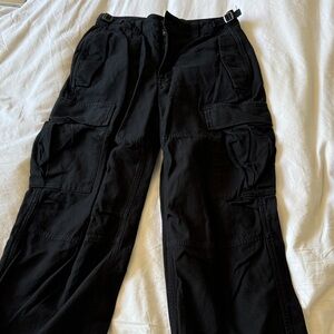 Women’s aritzia TNA Black Cargo Pants - Classic Utility Style
